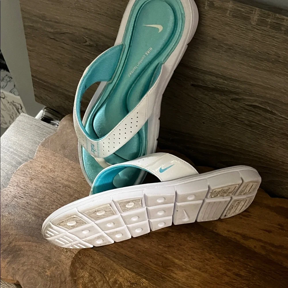 Nike Women's Sandals in White and Teal size 7 - Picture 4 of 6